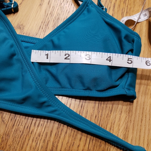 Small forest green criss cross wrap bikini top adjustable straps - Picture 3 of 6